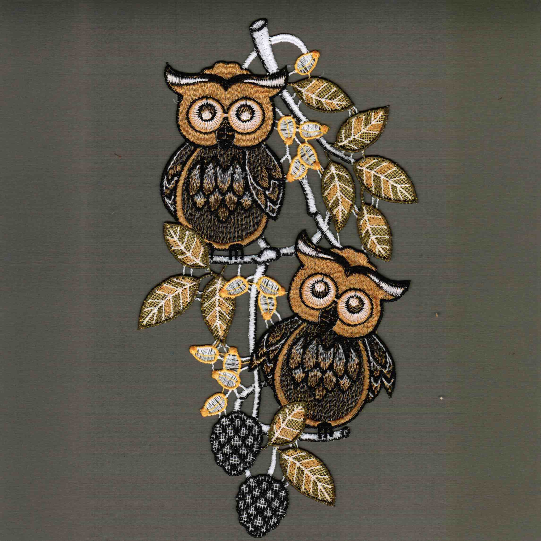 Herbstliche Highlights für Ihr Fenster – Die neuen Fensterbilder 2025 von Plauener Spitze